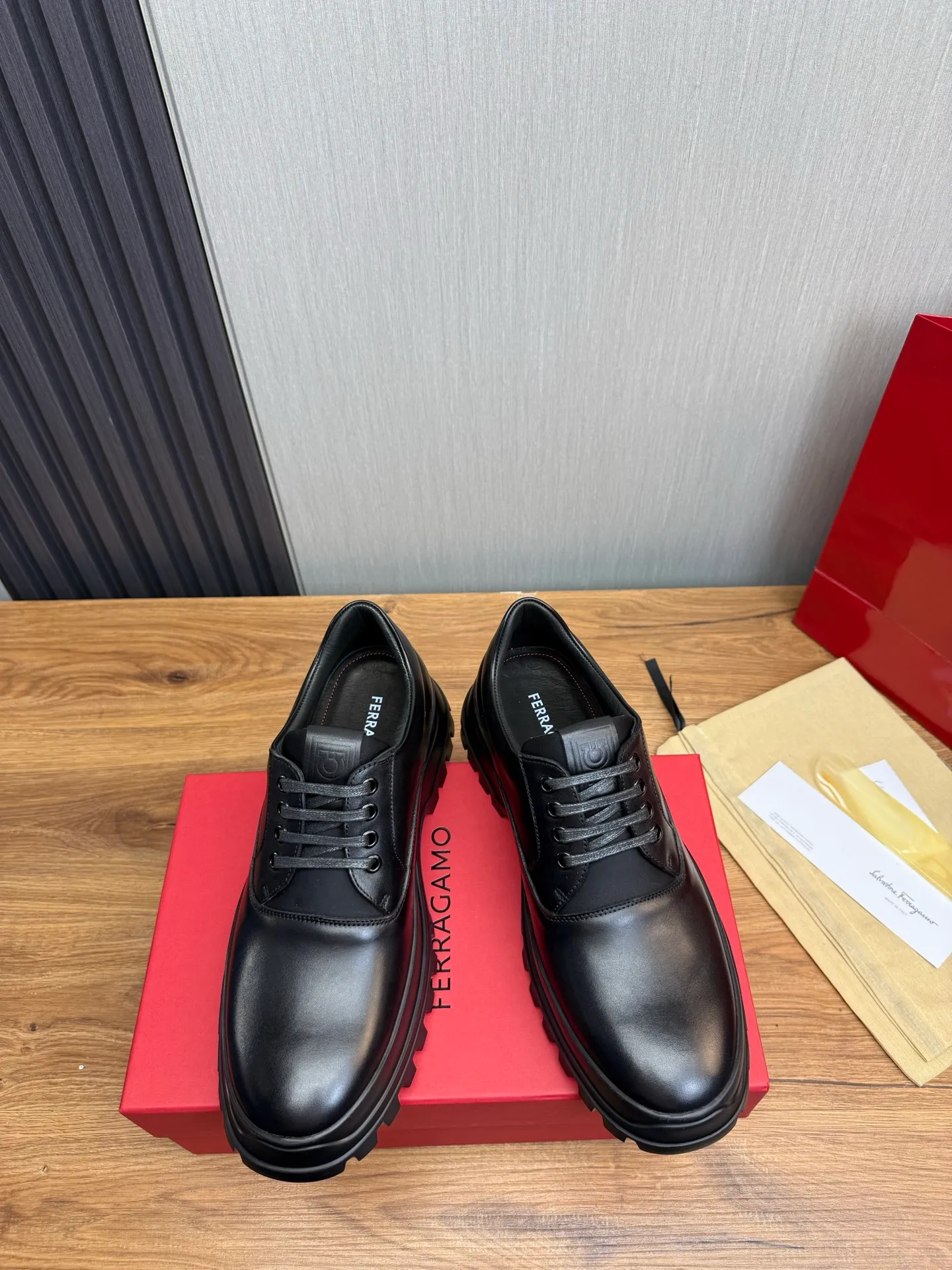 Men's shoes 💰880💰 Ferragamo. [Ferragamo] Men's Loaf leather shoes, the latest hot style, 1:1 original purchase quality, top quality, imported open-edge beaded cowhide leather on the upper, hand-made three-dimensional stitching highlights the round toe design, the inner feet are made of imported cowhide, with original wear-resistant rubber outsole, matching code 39-44, (38, 45 custom-made, non-refundable)